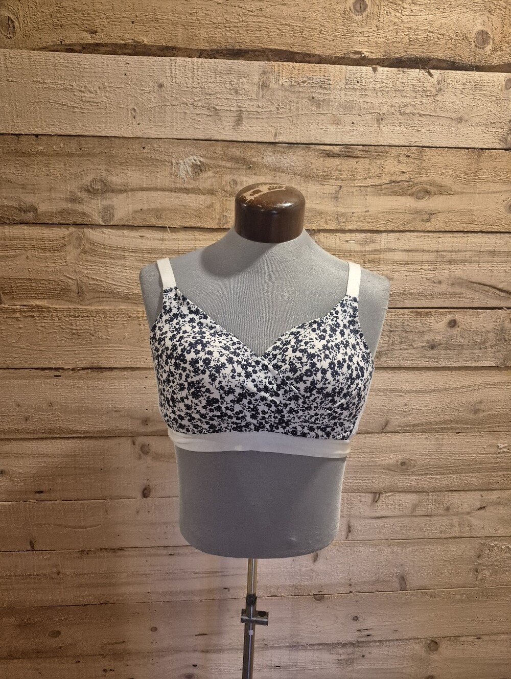 5/$30 Or 10/$50 Déesse Lingerie Floral Wireless Bra - White with Navy Floral